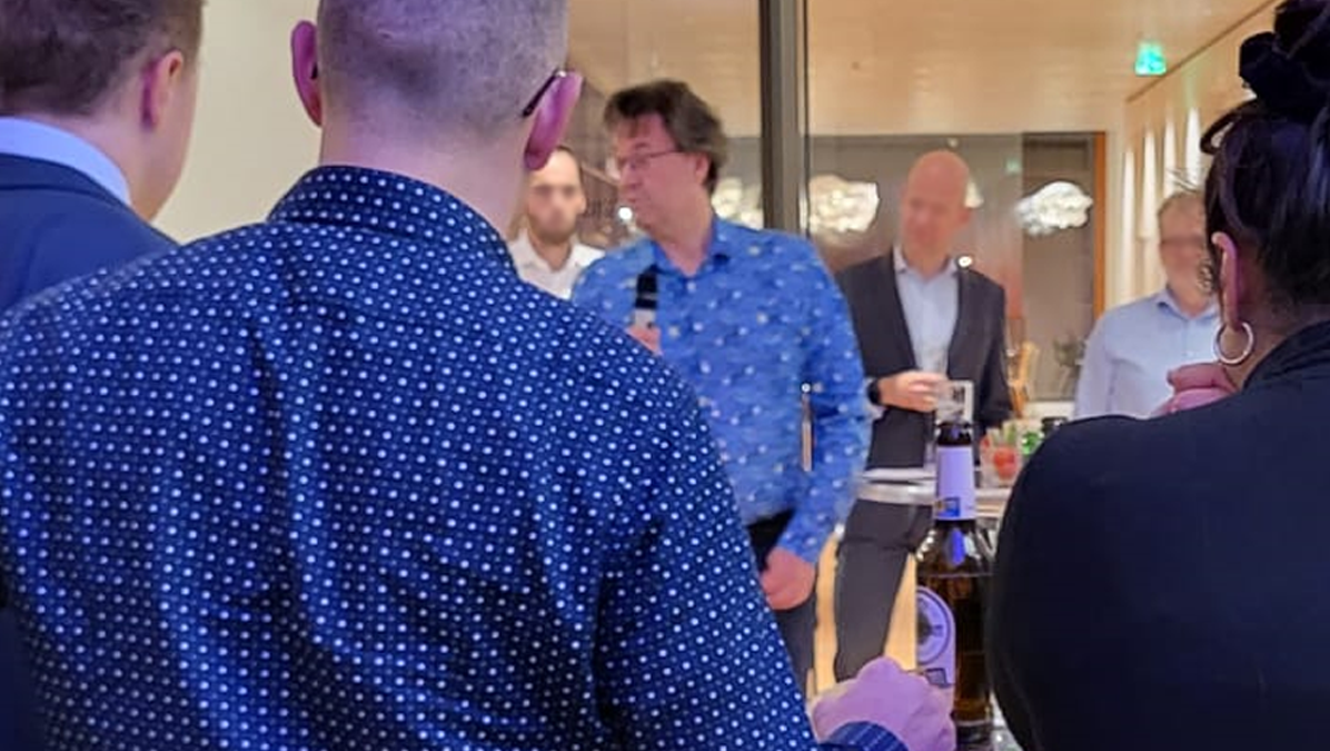 Ik ben dankbaar dat ik nog leef zodat ik nu kan genieten van liefdevolle aandacht. (Beeld en bewerking Wat zegt Jan) 